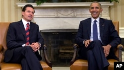 President Barack Obama, right, meets with Mexican President Enrique Pena Nieto in the Oval Office of the White House in Washington, July 22, 2016.