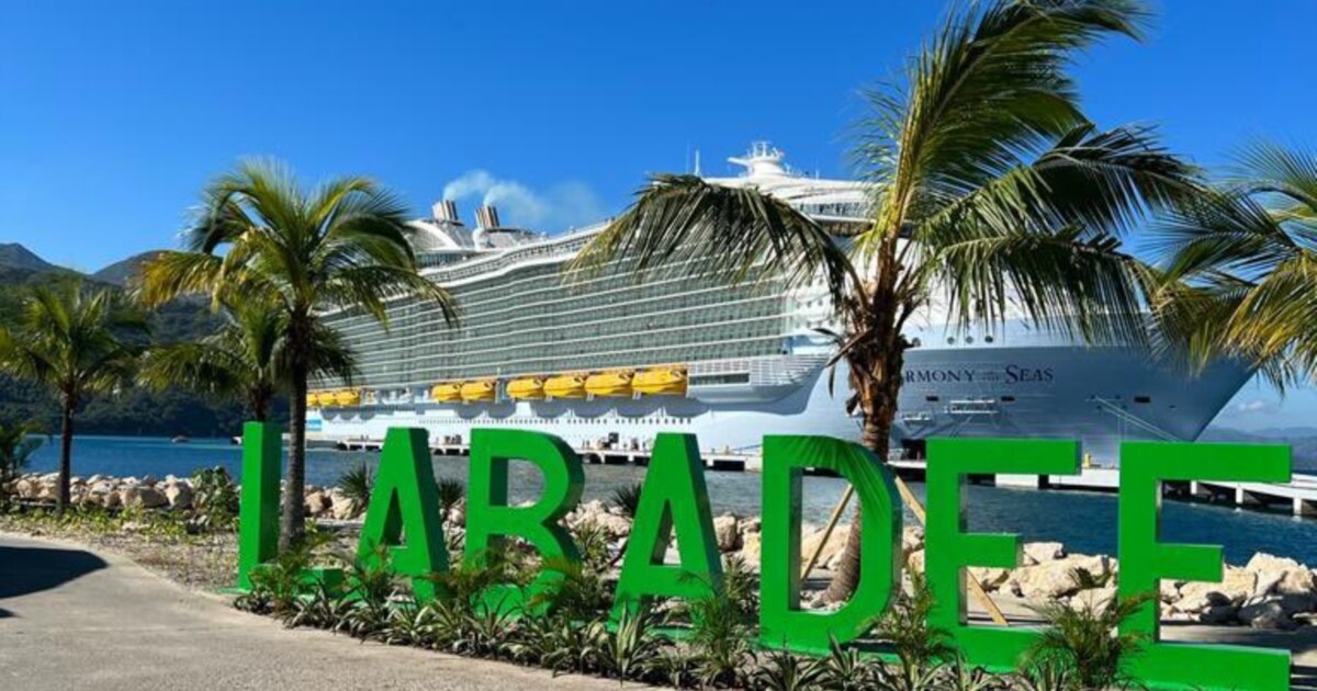 Royal Caribbean Ap Sispann Kwazyè li nan Labadee
