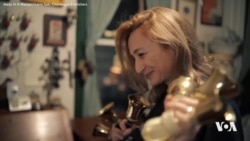 Bi Zengilan Jîyana Xwe Dixemilîne