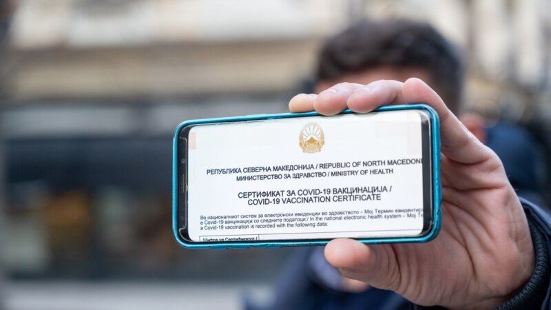 На кафе со лажни анти-ковид сертификати, цената ја плаќаат сите