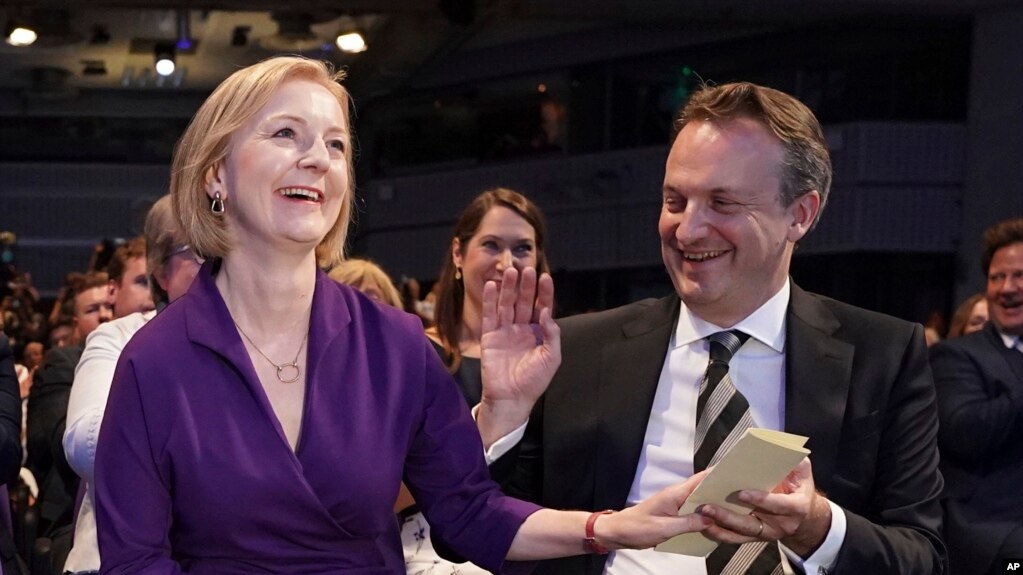 Kryeministrja e ardhsme britanike, Liz truss dhe bashkëshorti i saj, Hugh O'Leary 