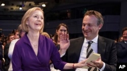 Kryeministrja e ardhsme britanike, Liz truss dhe bashkëshorti i saj, Hugh O'Leary 