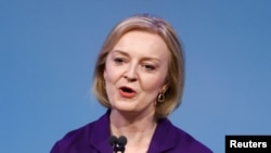 Liz Truss habla después de ser anunciada como la próxima primera ministra de Gran Bretaña en el Centro Queen Elizabeth II en Londres, el 5 de septiembre de 2022.