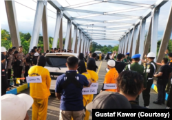 Setelah dimutilasi, para korban dimasukkan karung dan dibuang di sungai. (Foto: Courtesy/Gustaf Kawer)