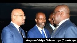 Vidye Tshimanga (G), mopesi toli ya lokumu ya mokoniz ya mboka Félix Tshisekedi na mambi ma mayele, na mokonzi ya mboka Félix Tshisekedi na Kinhsasa, RDC, 2 aout 2019. Instagram Vidye Tshimanga) 