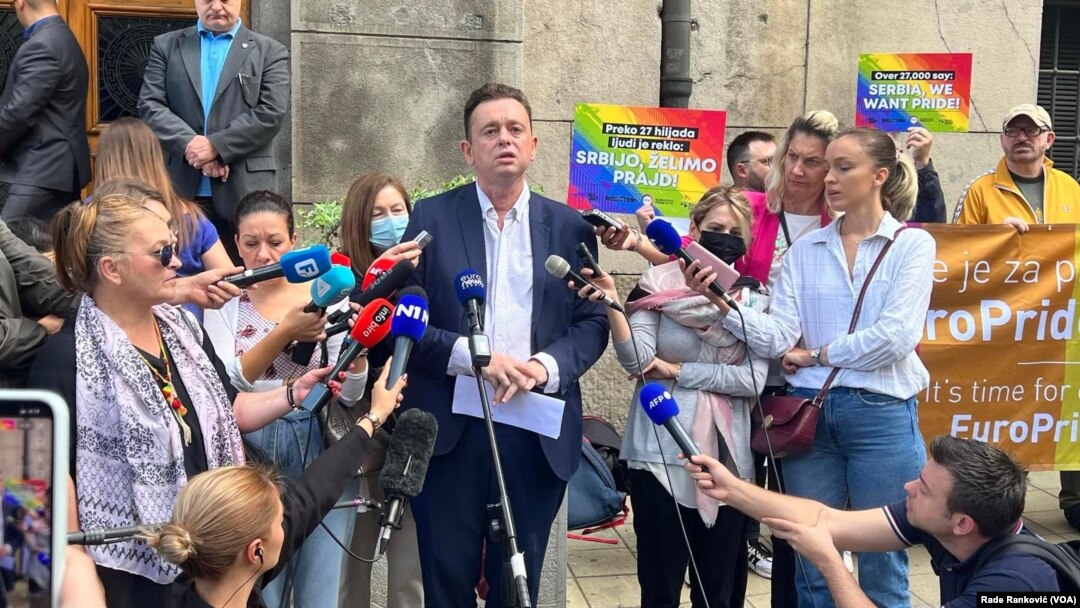 Konferencija za novinare koordinatora Evroprajda Gorana Miletića ispred Vlade Srbije