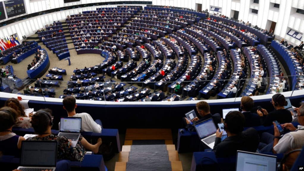 资料照 - 欧洲议会成员2022年9月14日在法国东部的斯特拉斯堡参加议会全体会议。(photo:VOA)