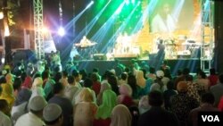 Suasana Festival Jazz Ramadan 2013 di Masjid Cut Meutia, Jakarta Pusat. (VOA/Iris Gera)