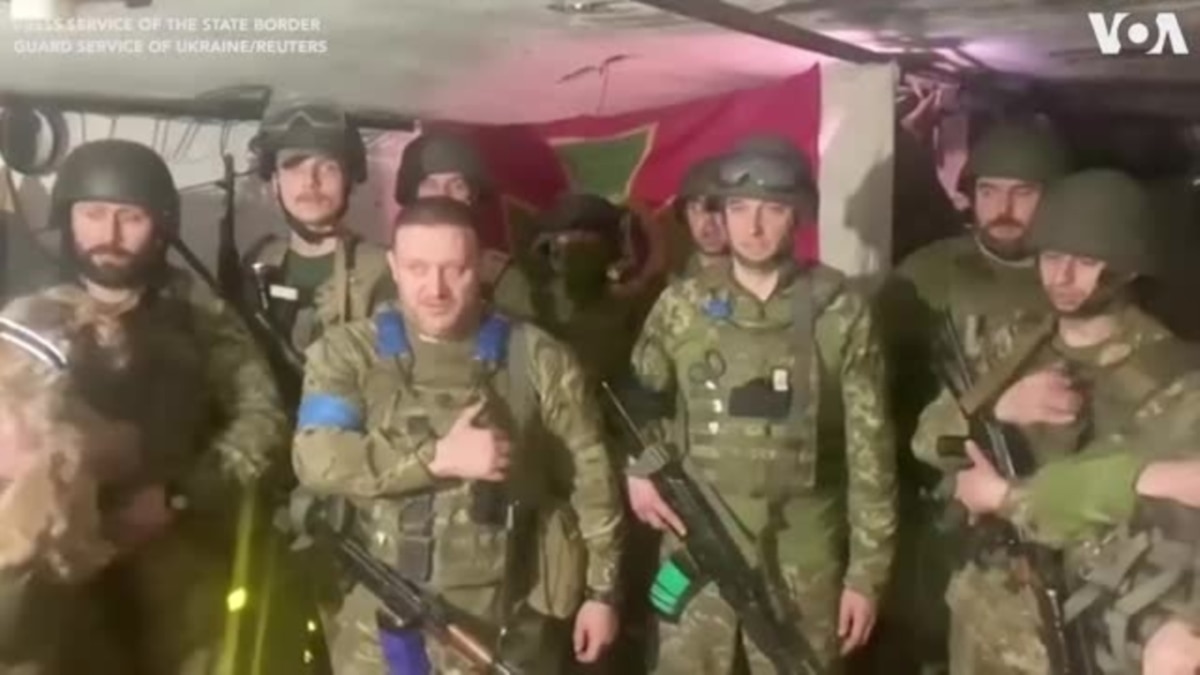 Ukrainian Border Guards Sing National Anthem