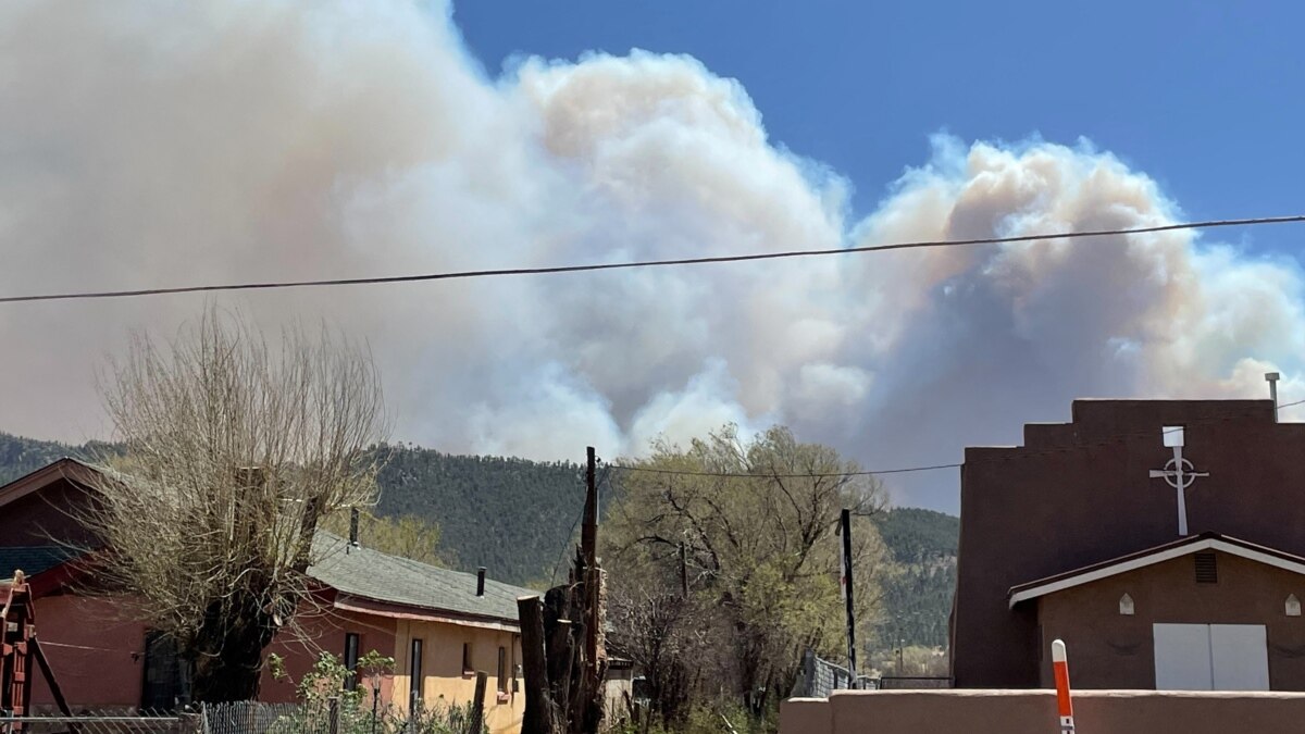 Largest US Wildfire Rages Out of Control in New Mexico - Vimarsana News