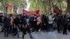 Manifestants lors d'une marche de la Bastille à Place de la Nation, à Paris, en France, le 1er mai 2022. 