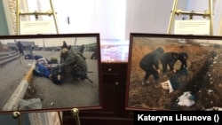 Фотовиставка в будівлі Капітолію США із зображеннями війни РФ проти України.