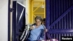 Teesta Setalvad, a prominent activist, carries her belongings as she leaves Sabarmati Central Jail after her release on interim bail, in Ahmedabad, India, September 3, 2022. 