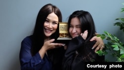 Titi DJ dan putrinya, Stephanie Poetri (dok: Titi DJ)