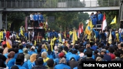 Sejumlah elemen mahasiswa hari Senin (5/9) menggelar demonstrasi di Patung Kuda, di Medan Merdeka Barat, yang terletak hanya beberapa ratus meter dari Istana Negara, Jakarta.