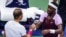 Américain d'origine sierra-léonaise, Frances Tiafoe a battu le quadruple vainqueur de l'épreuve Rafael Nadal en quatre sets.