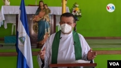 El sacerdote Uriel Vallejos, quien párroco de la iglesia Divina Misericordia de Sébaco tiene orden de captura por la justicia nicaragüense. Foto Miguel Bravo, VOA