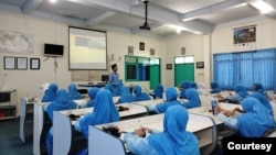 Siswa SMA Nurul Jadid -- SMA jurusan bahasa Mandarin memiliki enam kelas yang dibagi sesuai gender (Dokumentasi Nurul Jadid)