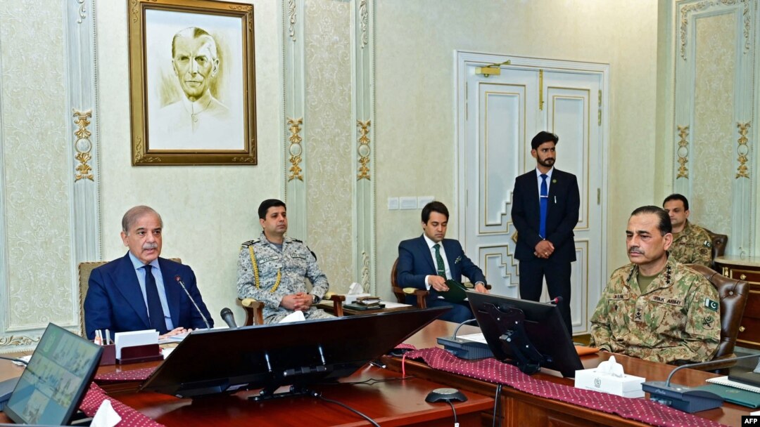 څيړونکي وايي چين د سي پيک په پروژو کار کونکو چينايي وګړو د حفاظت لپاره د پاکستان د  ګامونو نه مطمین نه ښکار او د دې لپاره به پاکستان ته کوټلي ګامونه اخستل وي
