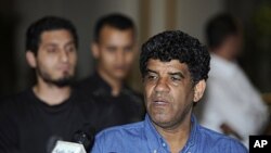 Abdallah Al-Senoussi donne un point de presse à Tripoli, le 21 août 2011