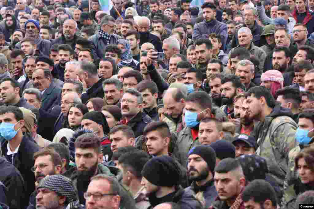 A funeral service for 12 members of the Syrian Democratic Forces (SDF) was held in al-Qamishli on Wednesday.