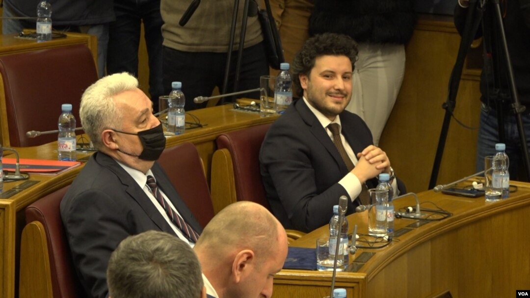 Predsjednik i potpredsjednik Vlade Crne Gore, Zdravko Krivokapić i Dritan Abazović, u Skupštini Crne Gore (Photo: VOA, Jovo Radulovic)