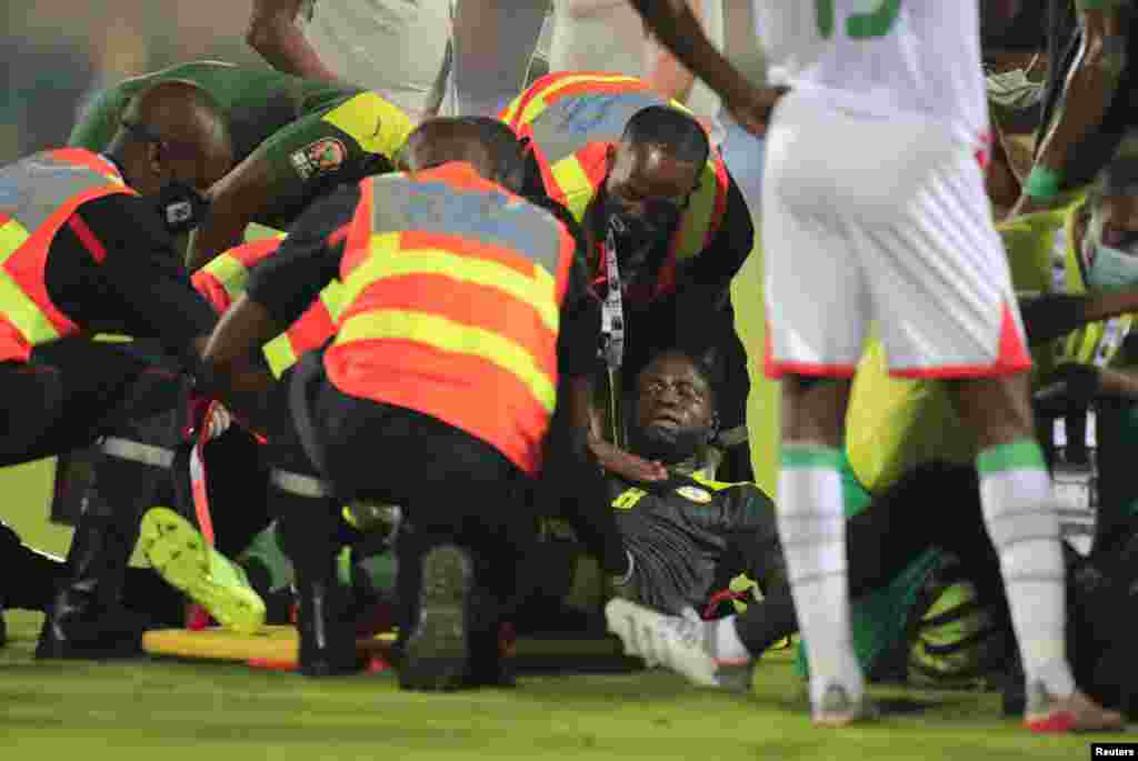 Senegal&#39;s Cheikhou Kouyate receives medical attention after sustaining an injury during the match against Burkina Faso in Cameroon, Feb. 2, 2022.