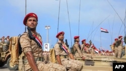 
حوثی باغیوں کا عسکری گروپ یمن کے مغربی صوبے حدیبیہ میں اپنی قوت کا مظاہرہ کر رہا ہے۔ یکم ستمبر 2022
