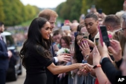 Meghan, Duchès Sussex la ak Prens Harry rankontre manm piblik la nan Chato Windsor, Samdi 10 Sept. 2022.