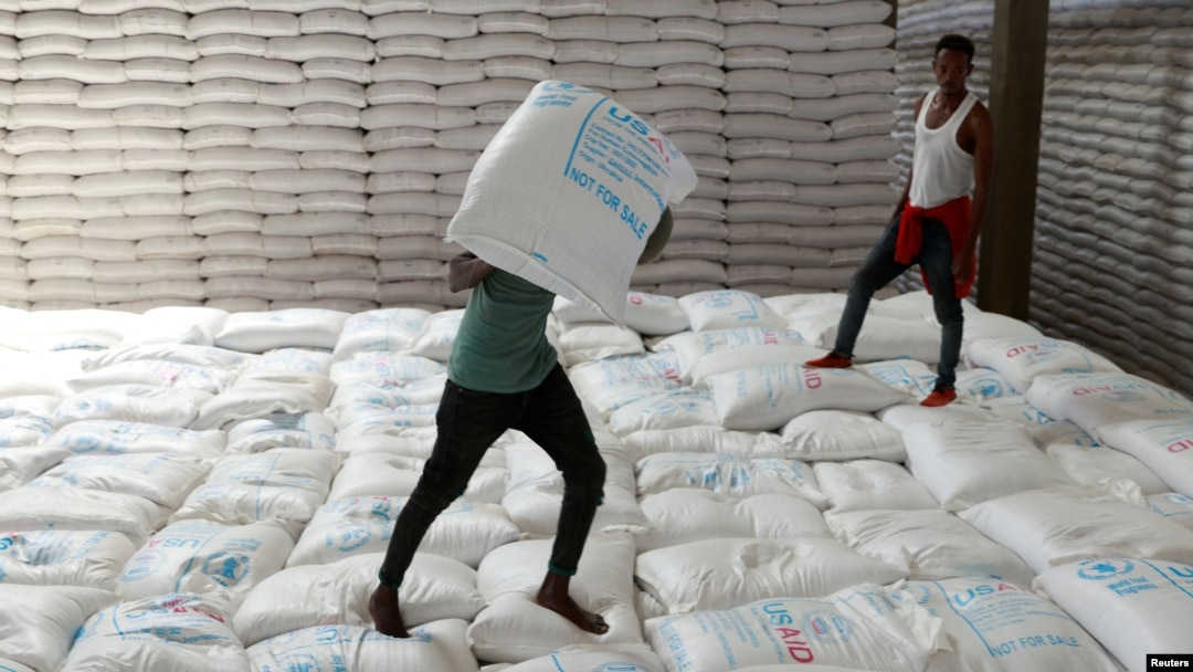  Laborers offload bags of grains as part of relief food that was sent from Ukraine at the World Food Program (WFP) warehouse in Adama town, Ethiopia, September 8, 2022. 