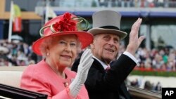 Королева Елизавета с супругом, принцем Филиппом. 2011 год.
