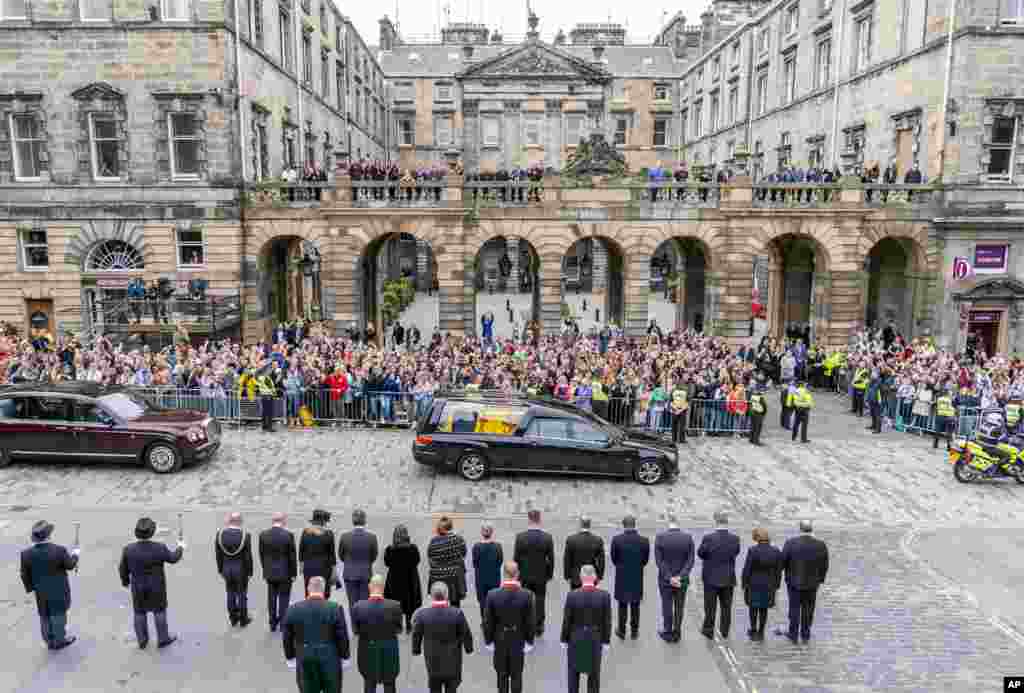 The hearse carrying the coffin of Queen Elizabeth II, draped with the Royal Standard of Scotland, passes the City Chambers on the Royal Mile, Edinburgh, Sept. 11, 2022 on the journey from Balmoral to the Palace of Holyroodhouse in Edinburgh, where it will