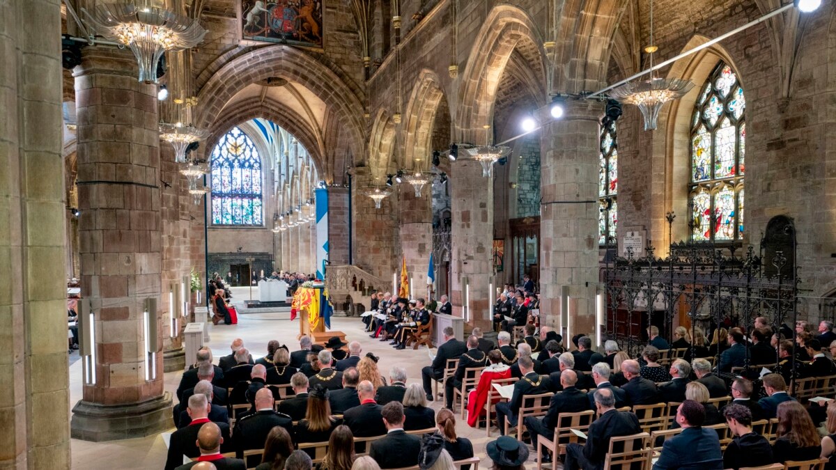 Mourners Pay Final Respects to Queen Elizabeth in Edinburgh Cathedral - Vimarsana News