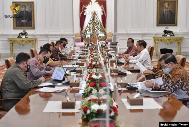 PresidenJokowi menggelar rapat bersama sejumlah Menteri Kabinet Indonesia Maju di Istana Merdeka, Jakarta, Senin (12/09/2022).(Foto: Humas Setkab/Rahmat)