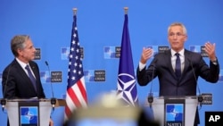 Держсекретар США Ентоні Блінкен і генсек НАТО Єнс Столтенберг на спільній прес-конференції в Брюсселі. Фото зроблене 9 вересня 2022. Фото AP/Olivier Matthys