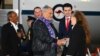 Presiden Timor Leste Jose Ramos-Horta (tengah), ditemui anggota parlemen Lismore Jangle Saffin setibanya di Bandara Fairbairn, Canberra, Australia, Selasa, 6 September 2022. (Lukas Coch/AAP via AP)