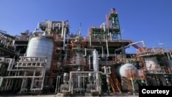 نمایی از تأسیسات پتروشیمی مهر در عسلویه