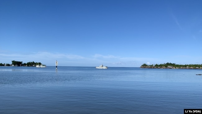 所罗门群岛马莱塔省首府奥基的海边。（美国之音莉雅拍摄）