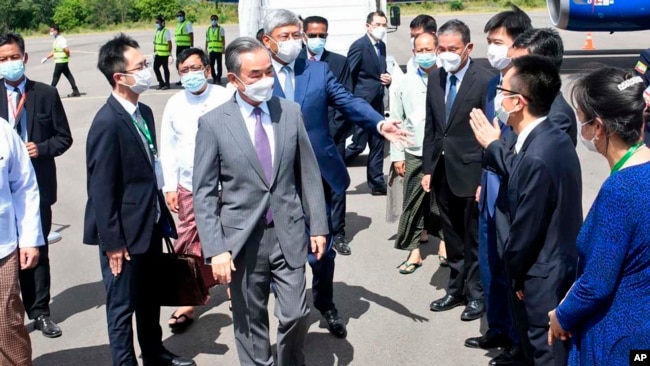 2022年7月2日时任中国外交部长王毅抵达缅甸访问。