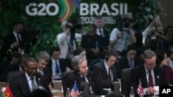 美国国务卿布林肯（前排中）2024年2月21日出席G20外长会议。（美联社）