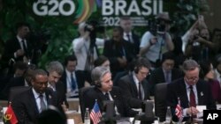 រដ្ឋមន្ត្រីការបរទេសសហរដ្ឋអាមេរិក ចក្រភពអង់គ្លេស និង​រដ្ឋមន្ត្រី​កិច្ចសហប្រតិបត្តិការសេដ្ឋកិច្ចនៃប្រទេសអង់ហ្គោឡា ចូលរួមកិច្ចប្រជុំរដ្ឋមន្ត្រីការបរទេសរបស់ប្រទេស G-20 នៅទីក្រុង Rio de Janeiro ប្រទេសប្រេស៊ីល កាលពីថ្ងៃទី២១ ខែកុម្ភៈ ឆ្នាំ២០២៤។ 