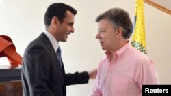 El 29 de mayo pasado, Henrique Capriles (i) fue recibido en Colombia por el presidente Juan Manuel Santos lo cual fue cuestionado por el gobierno venezolano.