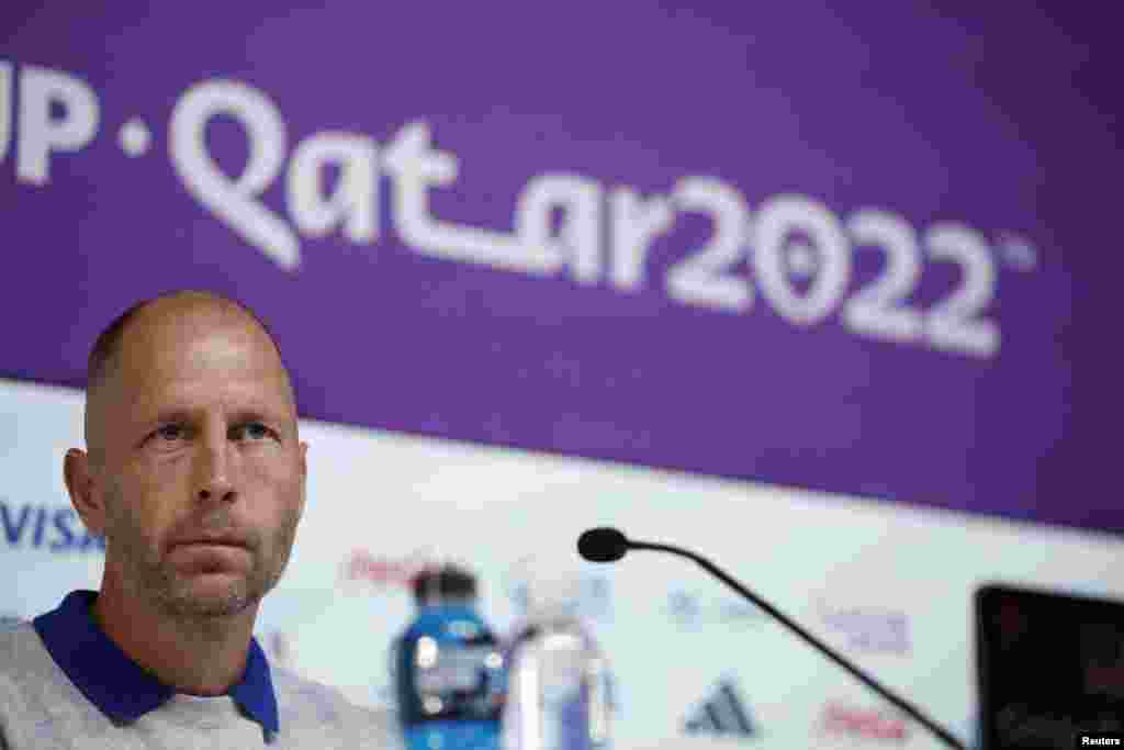 Ante la tensión que rodea el partido que deben jugar Estados Unidos e Irán, dos países que atraviesan una difícil relación, el seleccionador estadounidense, Gregg Berhalter, en rueda de prensa, el 28 de noviembre de 2022, tuvo que insistir en&nbsp;que su equipo está concentrado únicamente en el aspecto deportivo del encuentro.