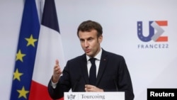 Франція зараз головує у ЄС і президент Еммануель Макрон готується до виборів у квітні