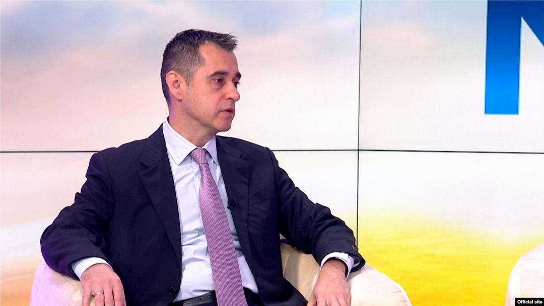 Predsednik Resornog odbora za privredu i finansije Stranke slobode i pravde (SSP) Dušan Nikezić tokom gostovanja u studiju televizije N1 (Foto: N1)