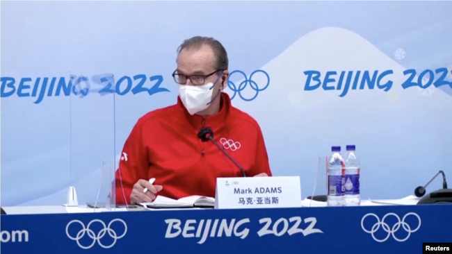 国际奥委会发言人马克·亚当斯(Mark Adam)在北京见记者（路透社2022年2月7日）