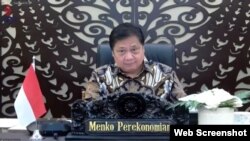 Menko Perekonomian Airlangga Hartarto menjelaskan kenaikan kasus COVID-19 juga mulai terjadi di luar Jawa dan Bali. (VOA)