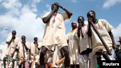 People from Benishangul Gumuz regional state in southern Ethiopia present a cultural dance in Addis Ababa, Dec. 9, 2008. 