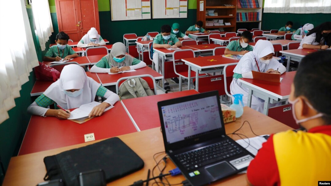 Sebuah sekolah dasar di pinggiran Jakarta (Foto: ilustrasi - REUTERS/Willy Kurniawan).