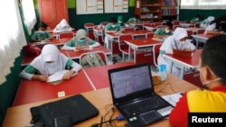 Sebuah sekolah dasar di pinggiran Jakarta (Foto: ilustrasi - REUTERS/Willy Kurniawan).